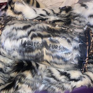 COPY - NWT Limited Edition Fabulous Furs 68 x 60 white Tiger Rare Throw Blanket…